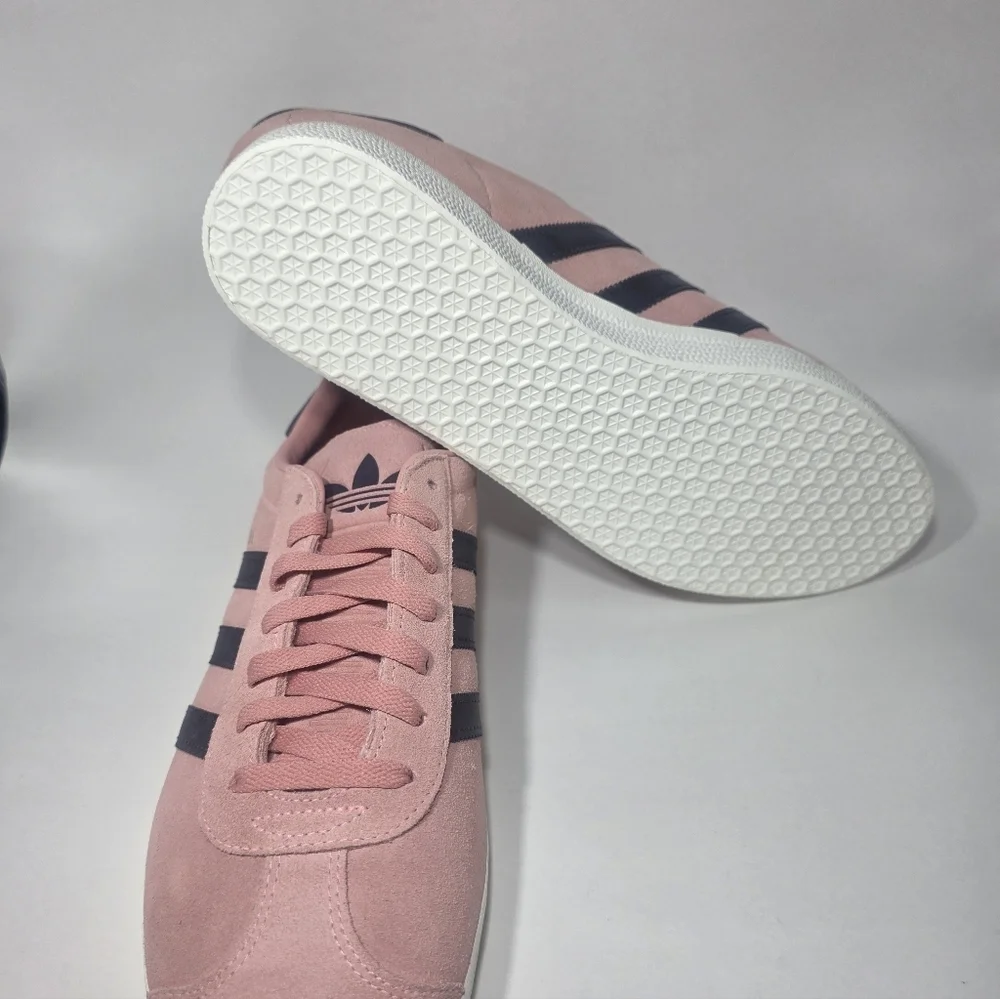 Adidas Gazelle Men’s 11.5 Pink Suede Black Stripe Classic Sneakers New Box